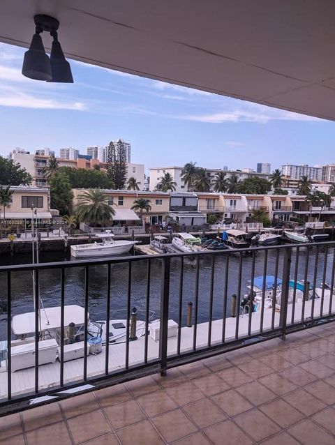 Condominium in North Miami Beach FL 3545 166th St St.jpg