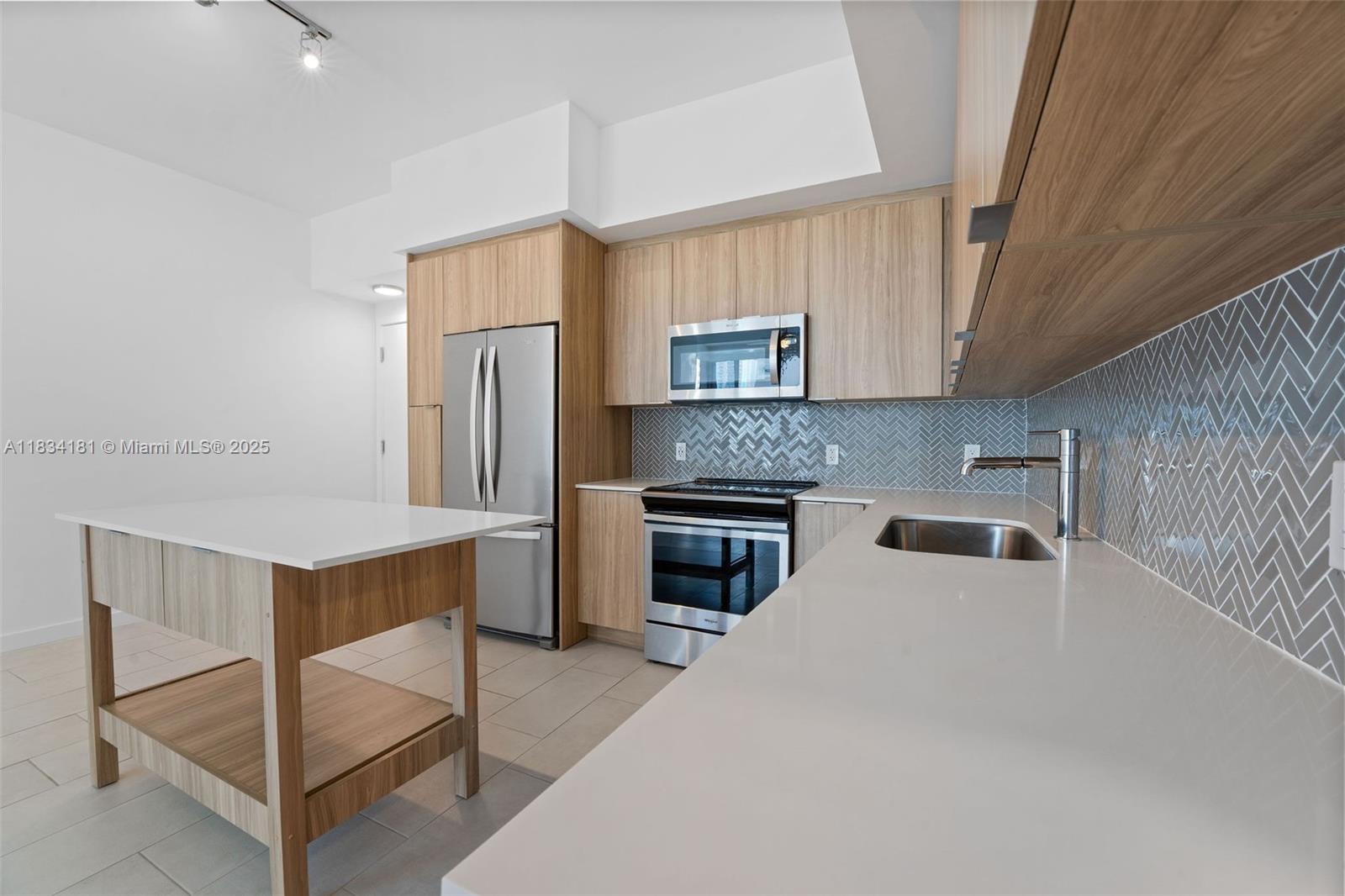 2150 N Bayshore Dr 0709