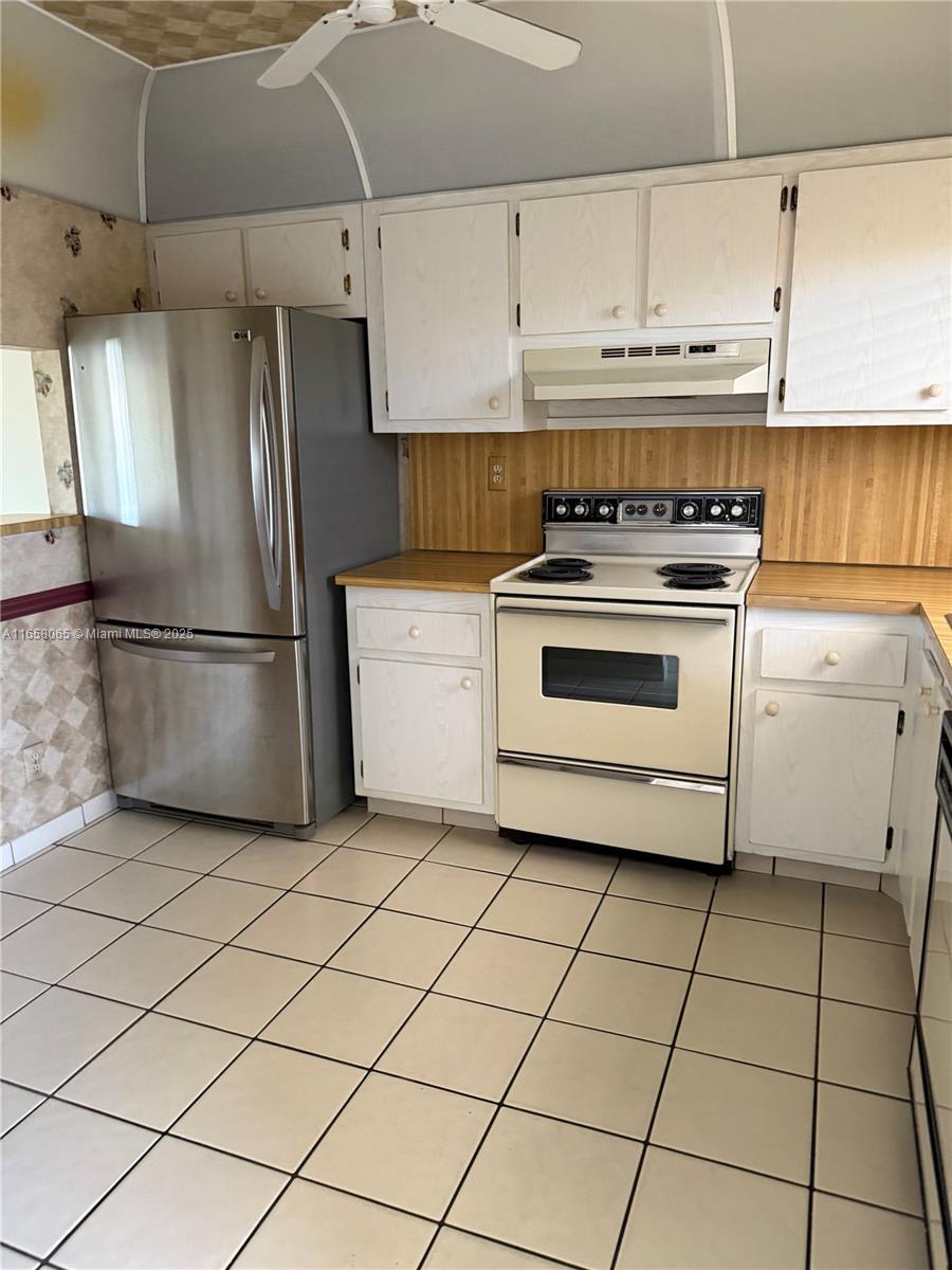 SUNRISE LAKES 219 CONDO - Residential