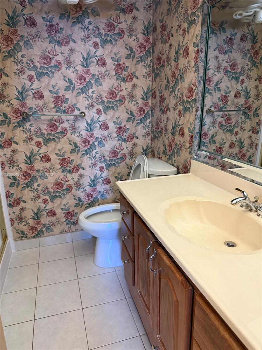 SUNRISE LAKES 219 CONDO - Residential