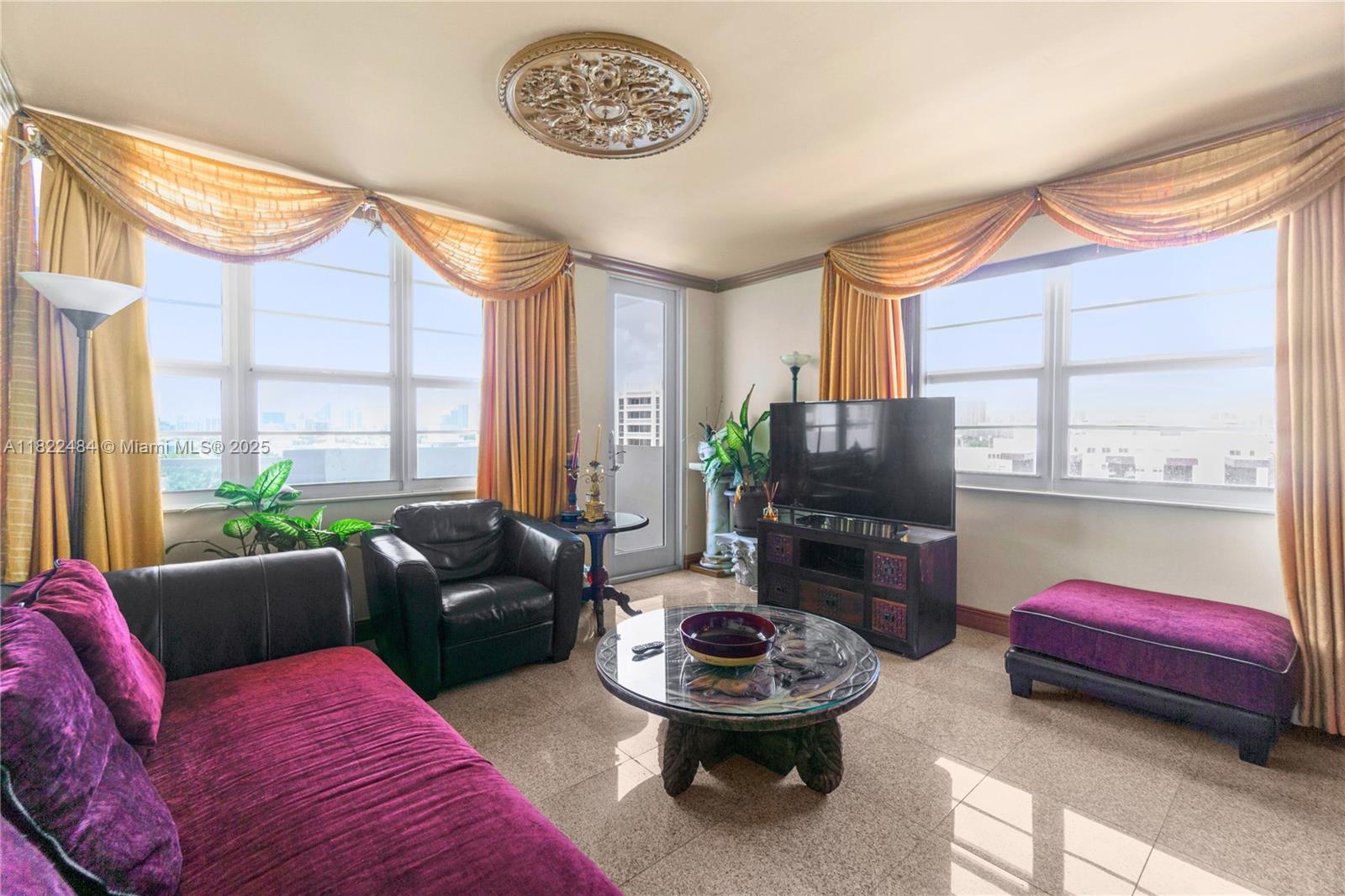 THE DECOPLAGE CONDO - Residential