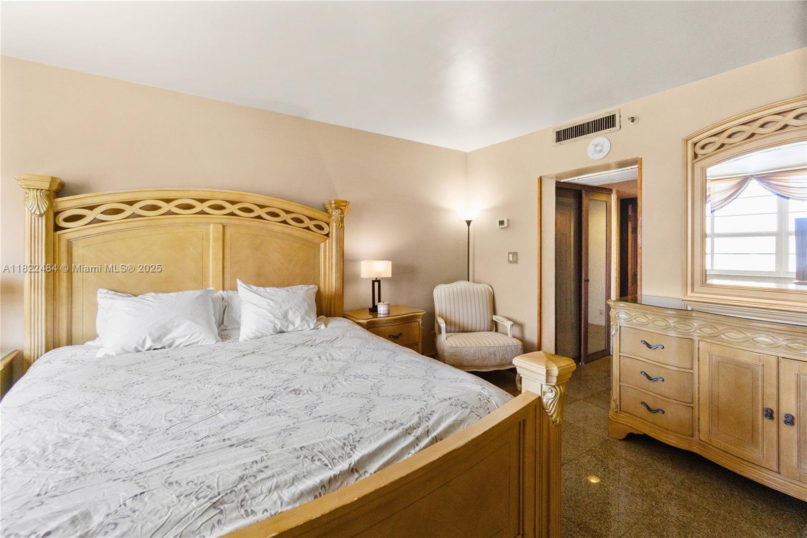 THE DECOPLAGE CONDO - Residential