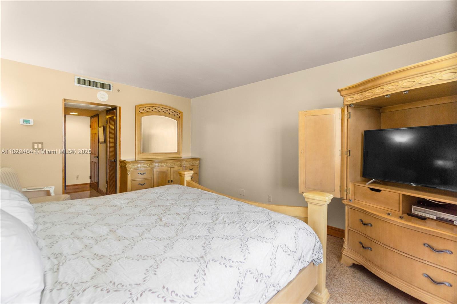 THE DECOPLAGE CONDO - Residential