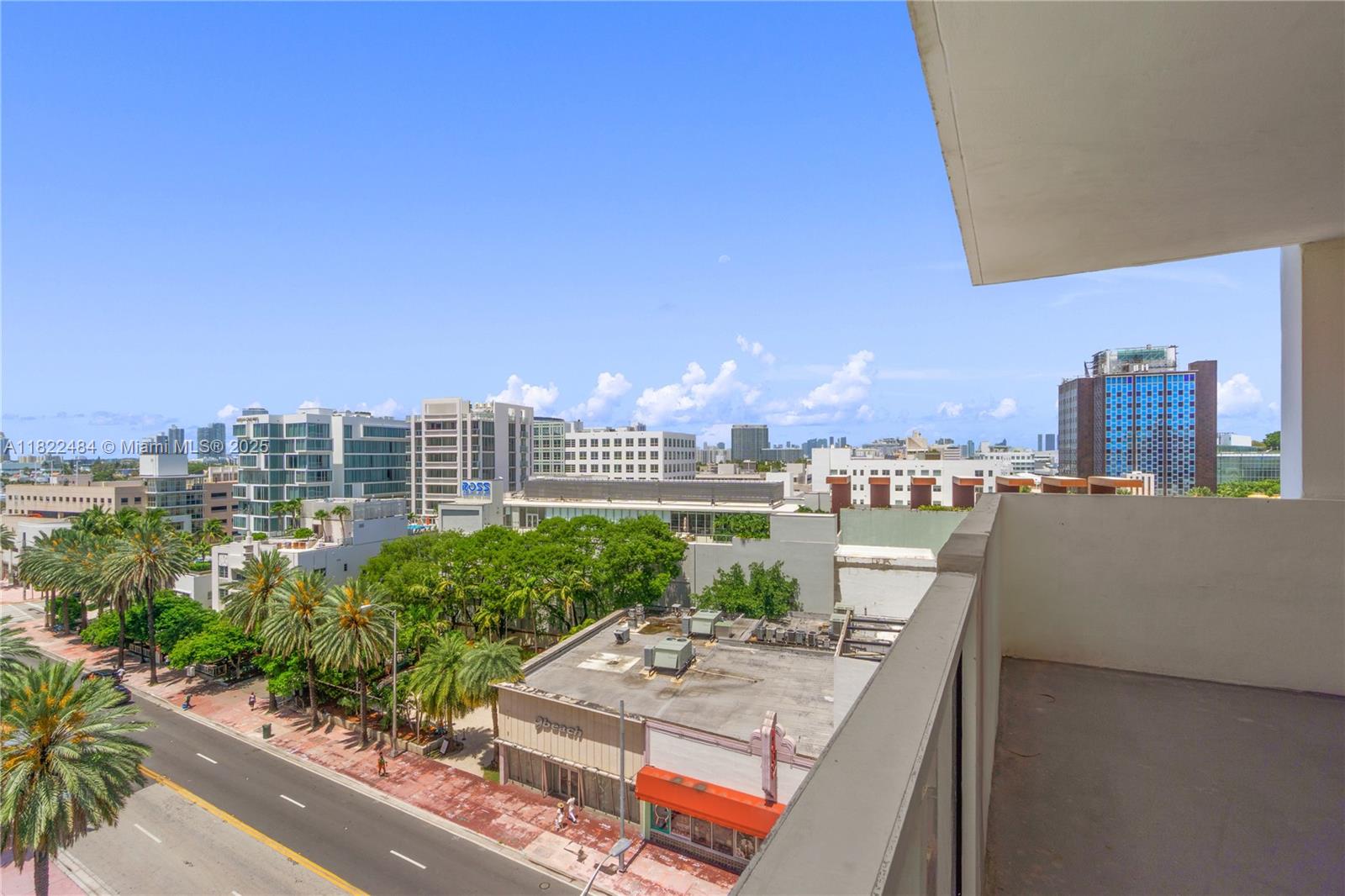 100 Lincoln Rd 811