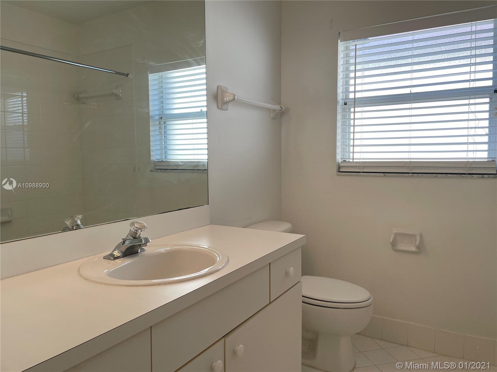 FOUR LAKES SEC 7 - Residential Lease