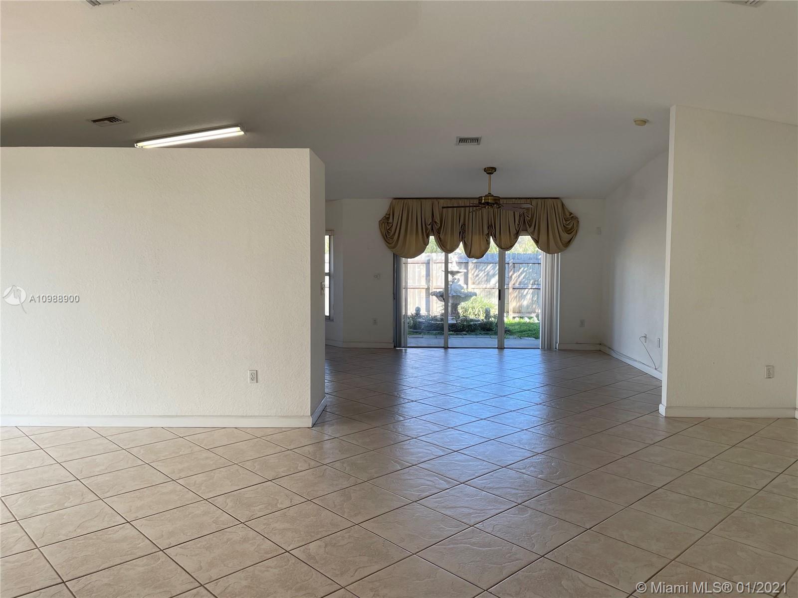 FOUR LAKES SEC 7 - Residential Lease