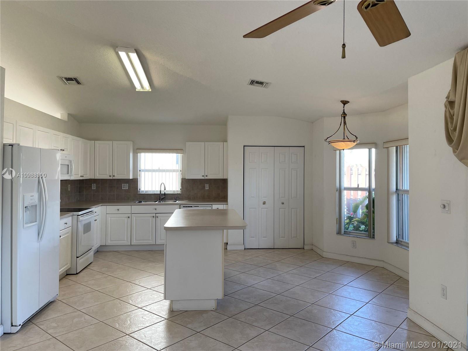 FOUR LAKES SEC 7 - Residential Lease