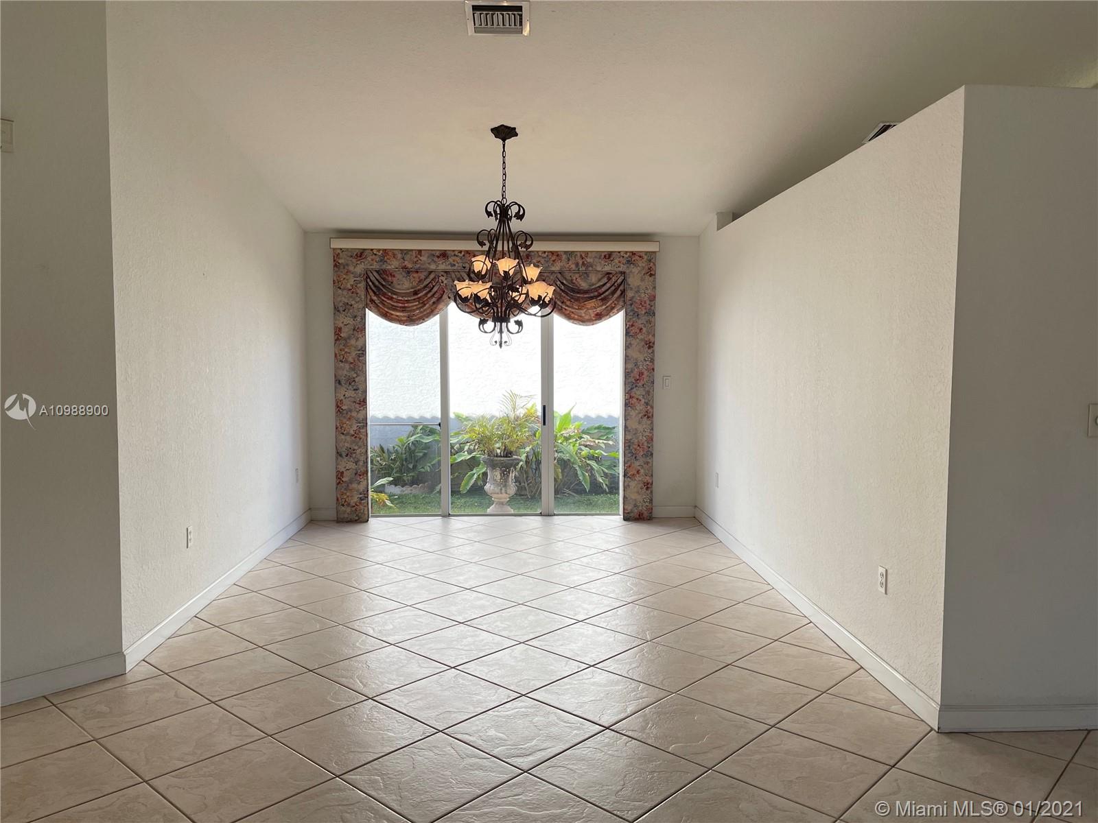 FOUR LAKES SEC 7 - Residential Lease