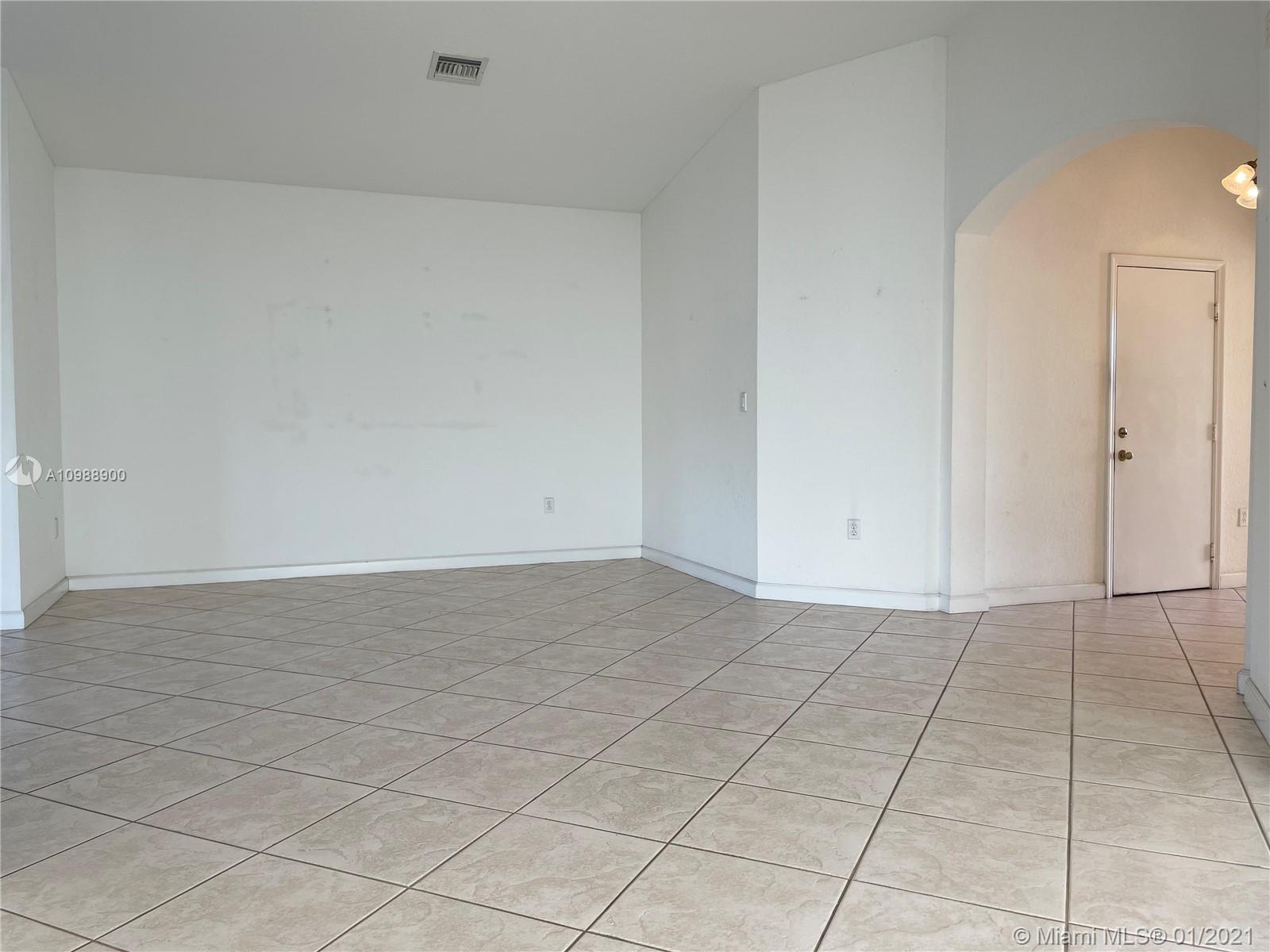 FOUR LAKES SEC 7 - Residential Lease