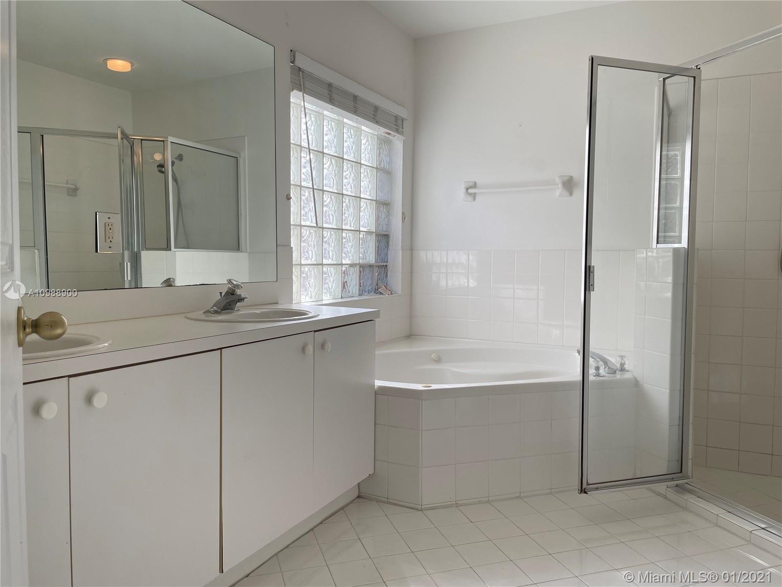 FOUR LAKES SEC 7 - Residential Lease