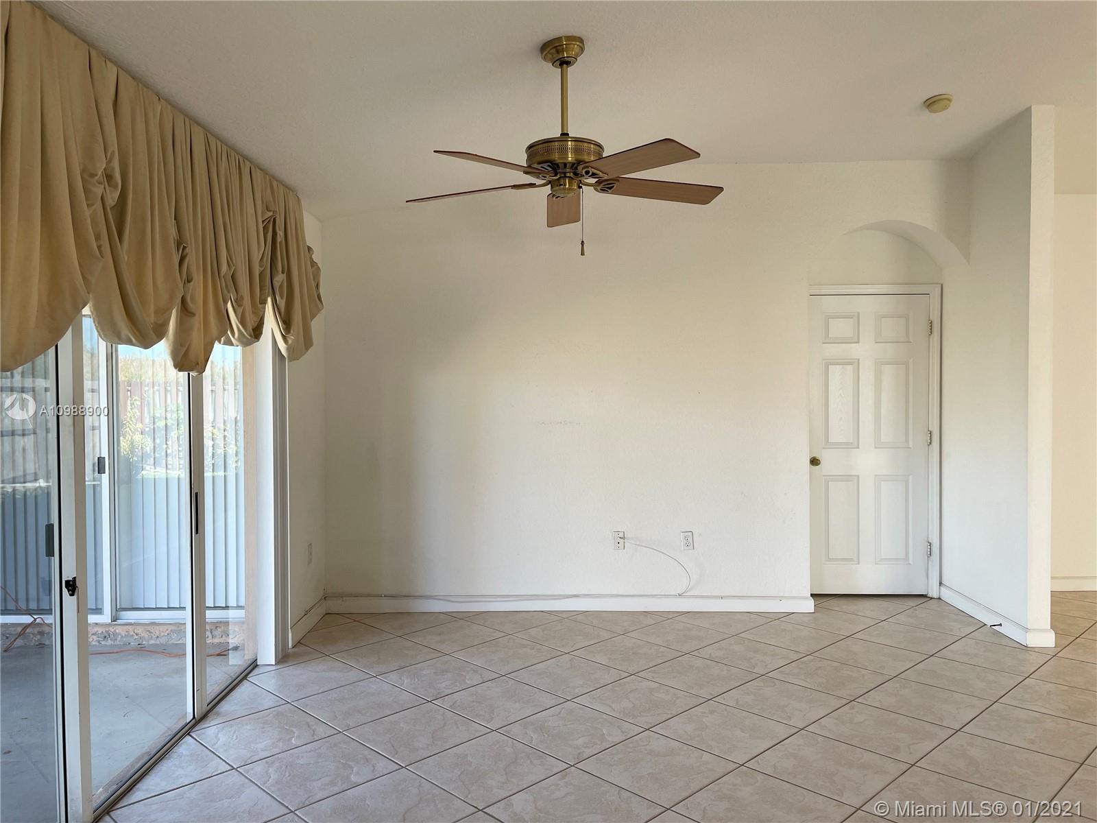 FOUR LAKES SEC 7 - Residential Lease