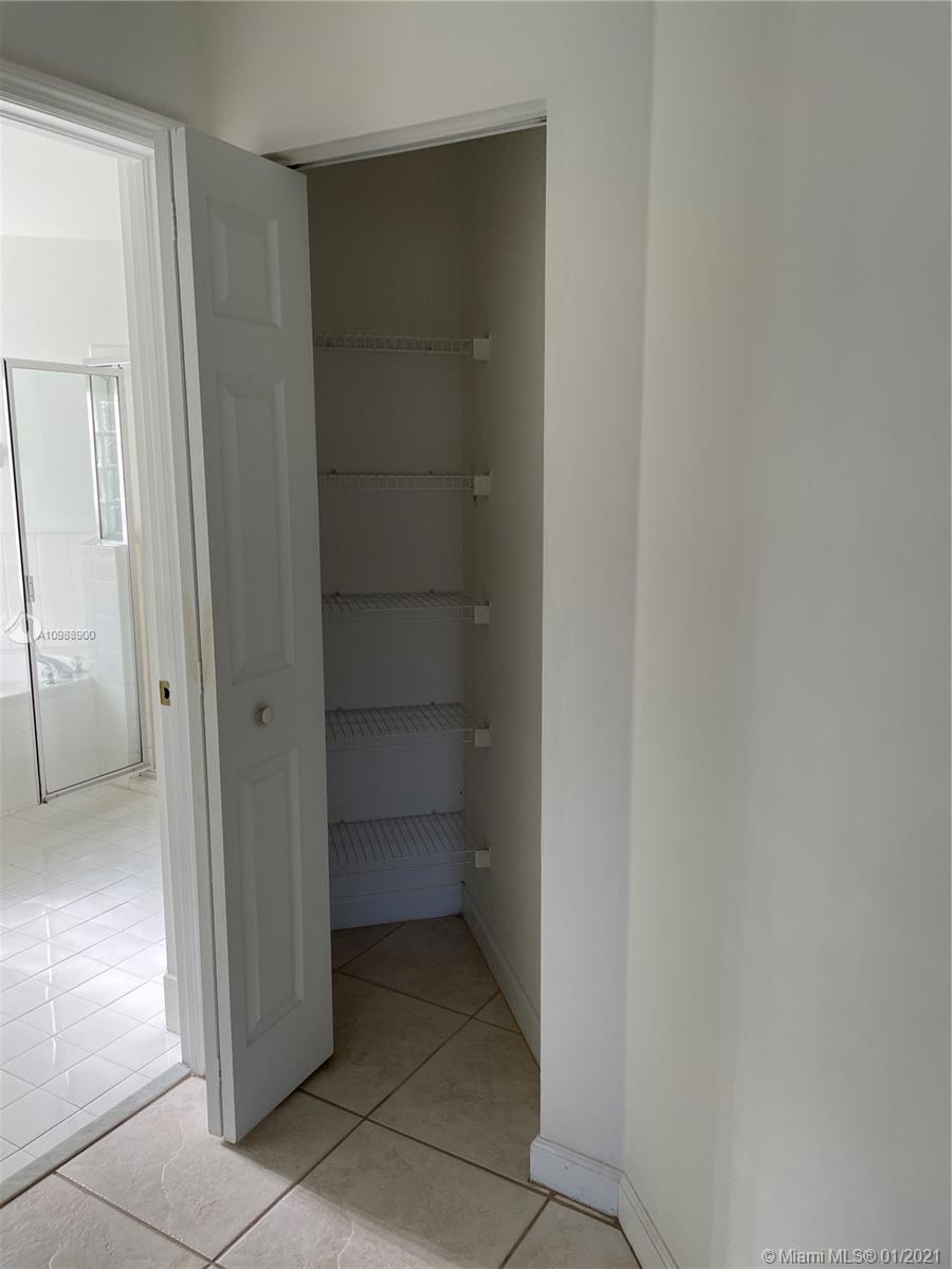 FOUR LAKES SEC 7 - Residential Lease