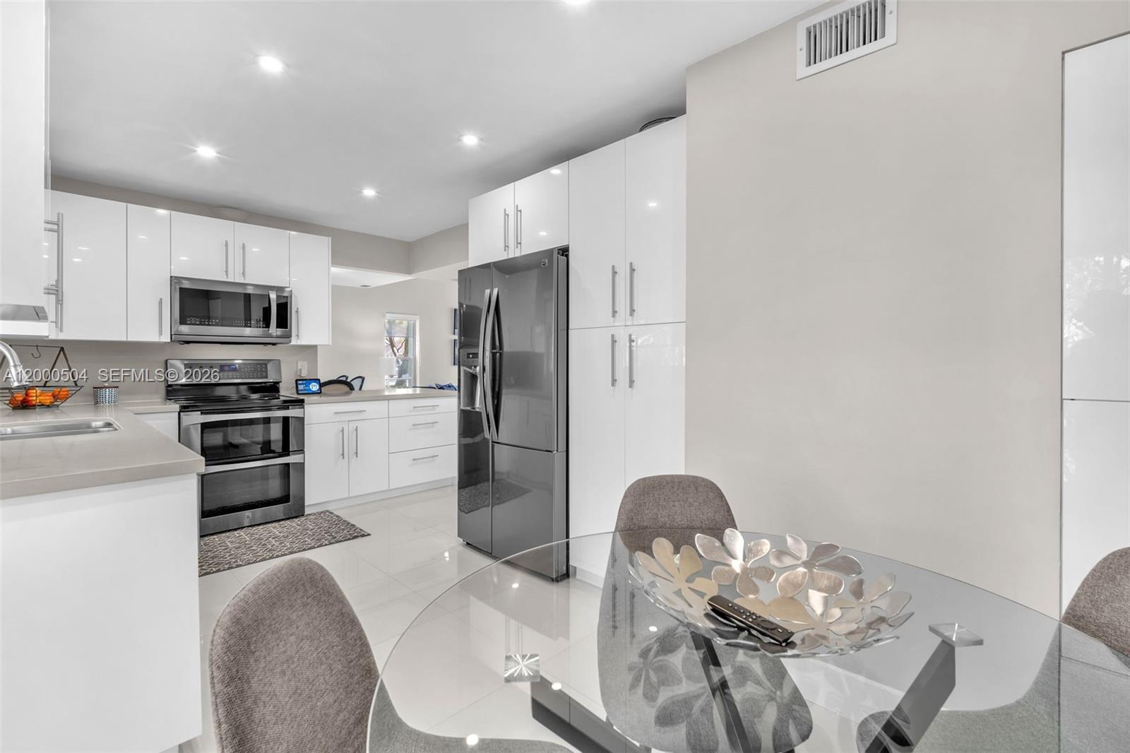 WOODGATE CONDOMINIUM 28 - Residential Lease