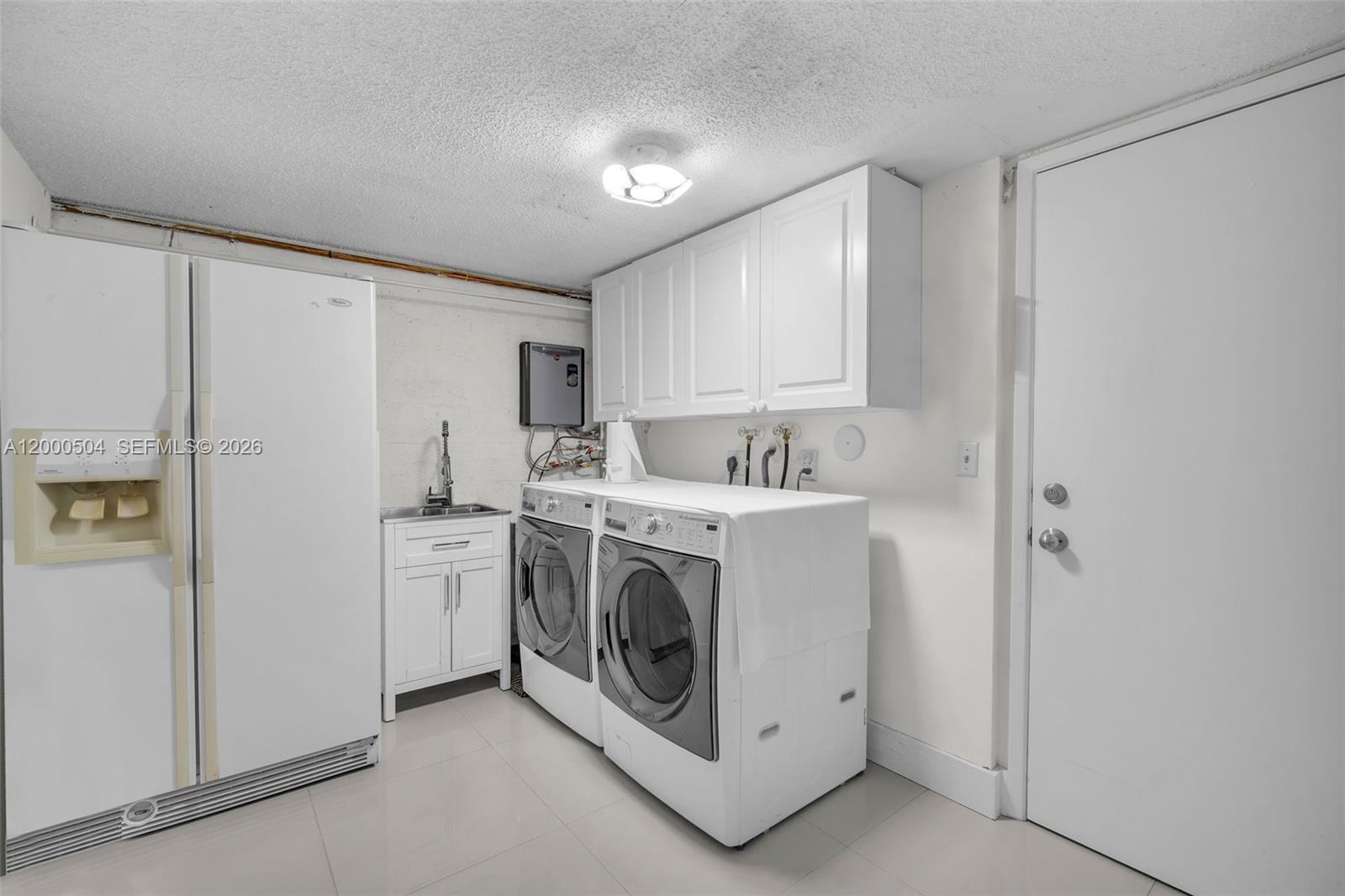 WOODGATE CONDOMINIUM 28 - Residential Lease