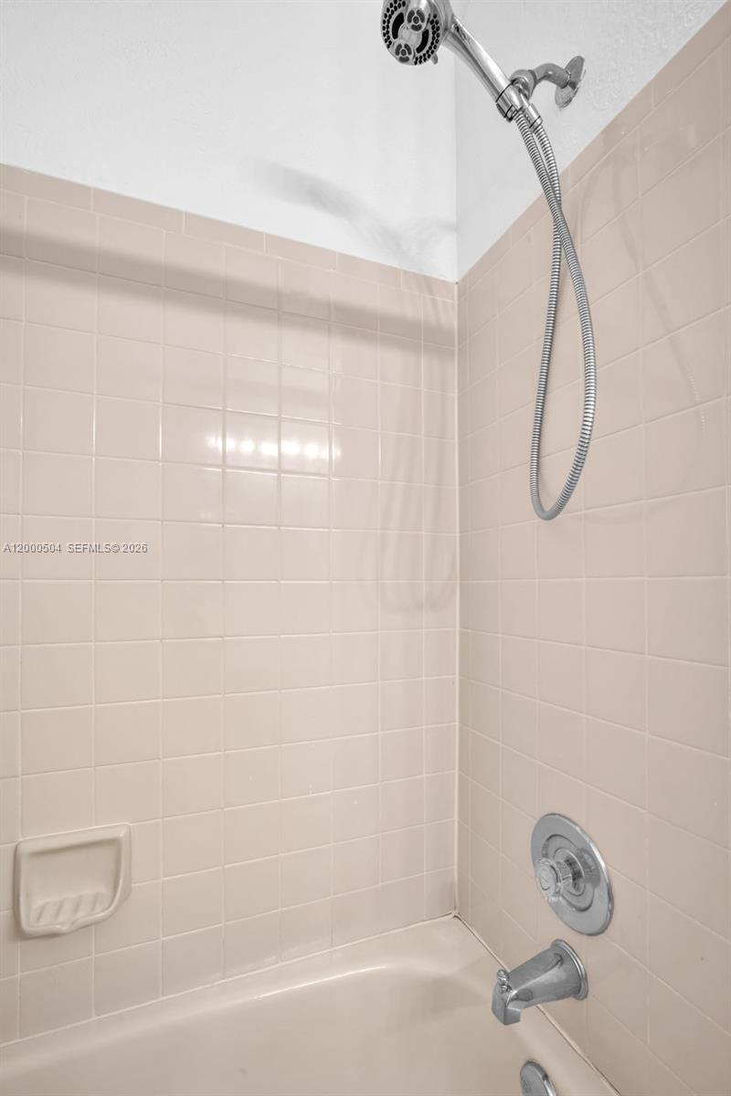 WOODGATE CONDOMINIUM 28 - Residential Lease