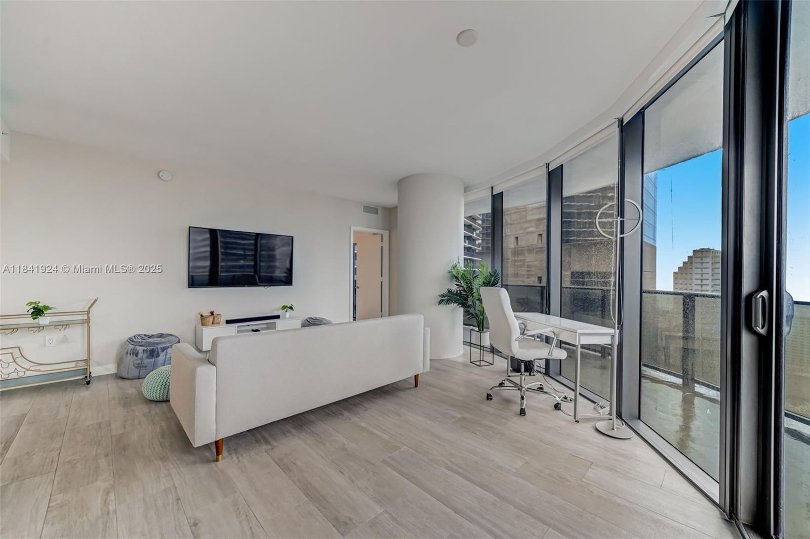 45 SW 9th St 2803