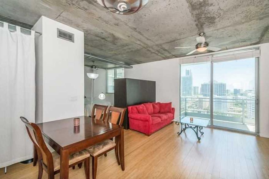High floor corner unit 1/1 loft with bamboo floors. Large balcony with nice views of Brickell skyline and glimpses of Biscayne Bay. Great location close to Metrorail, Publix, Mary Brickell Village and Brickell City Centre. Full service building with heate d pool, gym, racquetball court and huge entertainment room. Valet parking for guests and onsite restaurant right on the river. Doorman building.