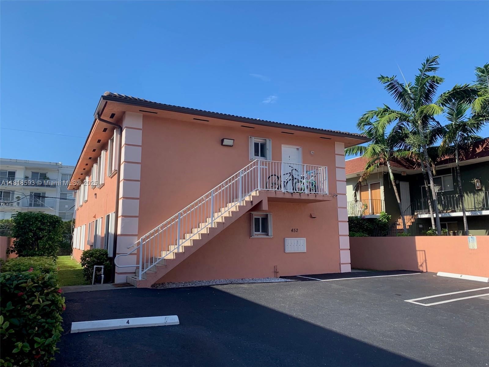 452 Sw 10th St 2, Miami, Broward County, Florida - 1 Bedrooms  
1 Bathrooms - 