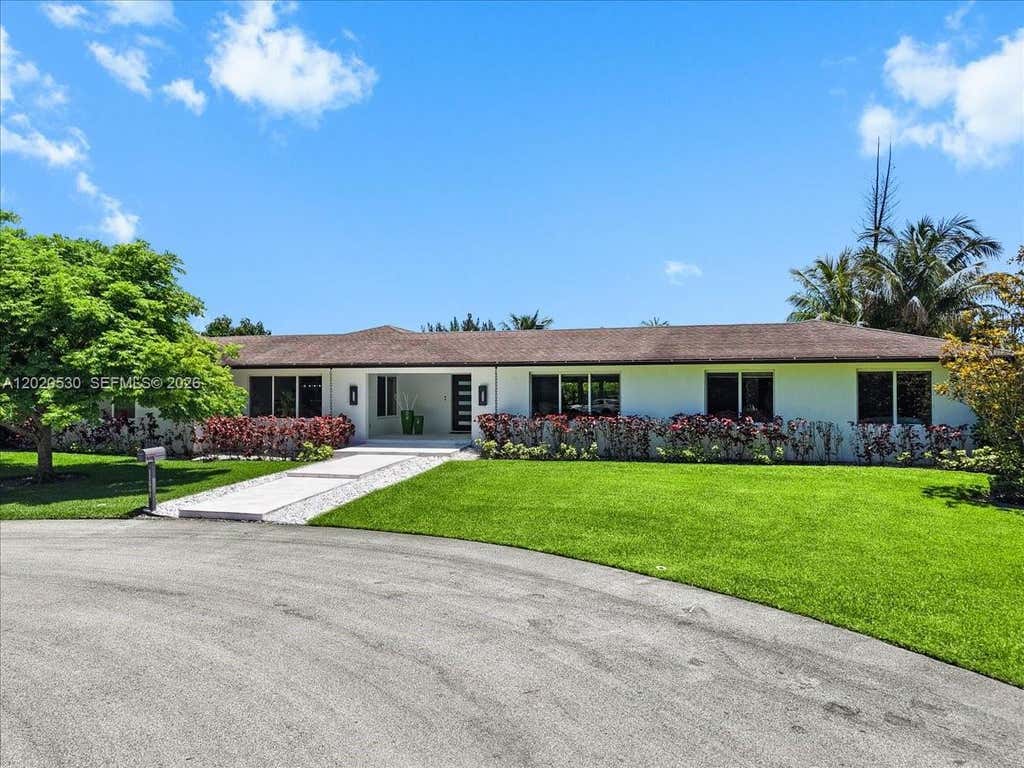 Photo of 11600 SW 1st St, Plantation, FL 33325 (MLS # A12020530)