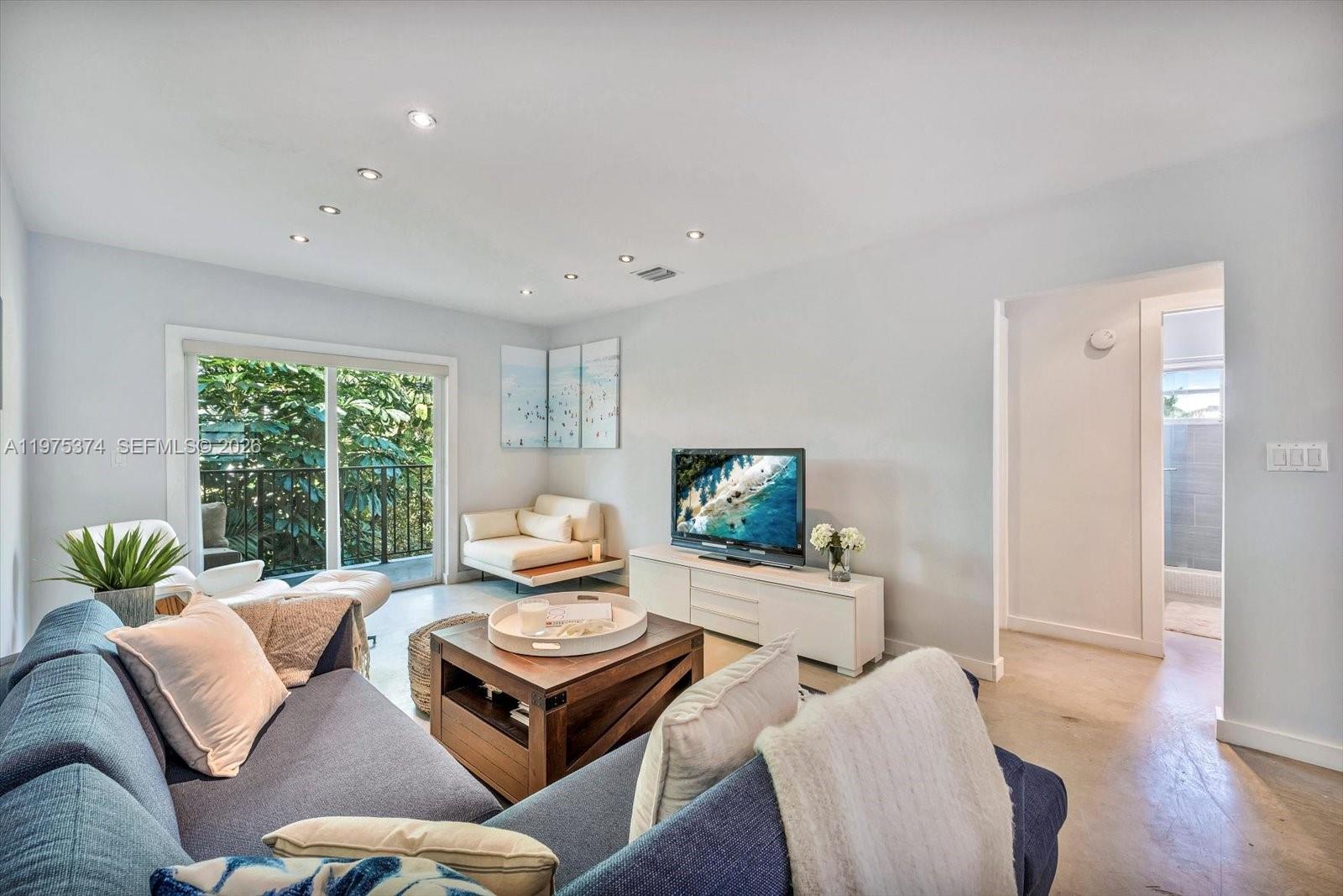 ROYAL PALM VILLAS CONDO - Residential