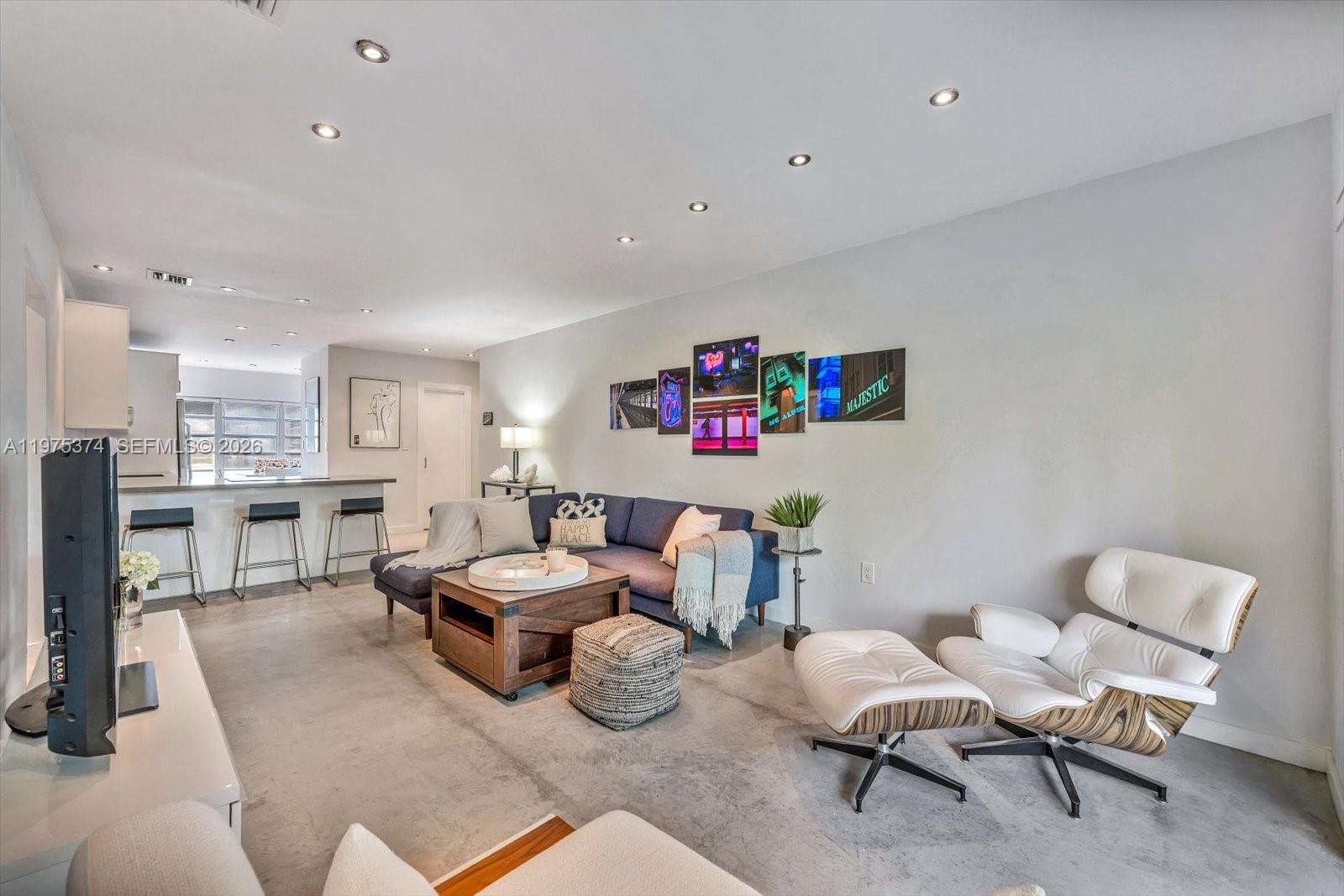 ROYAL PALM VILLAS CONDO - Residential