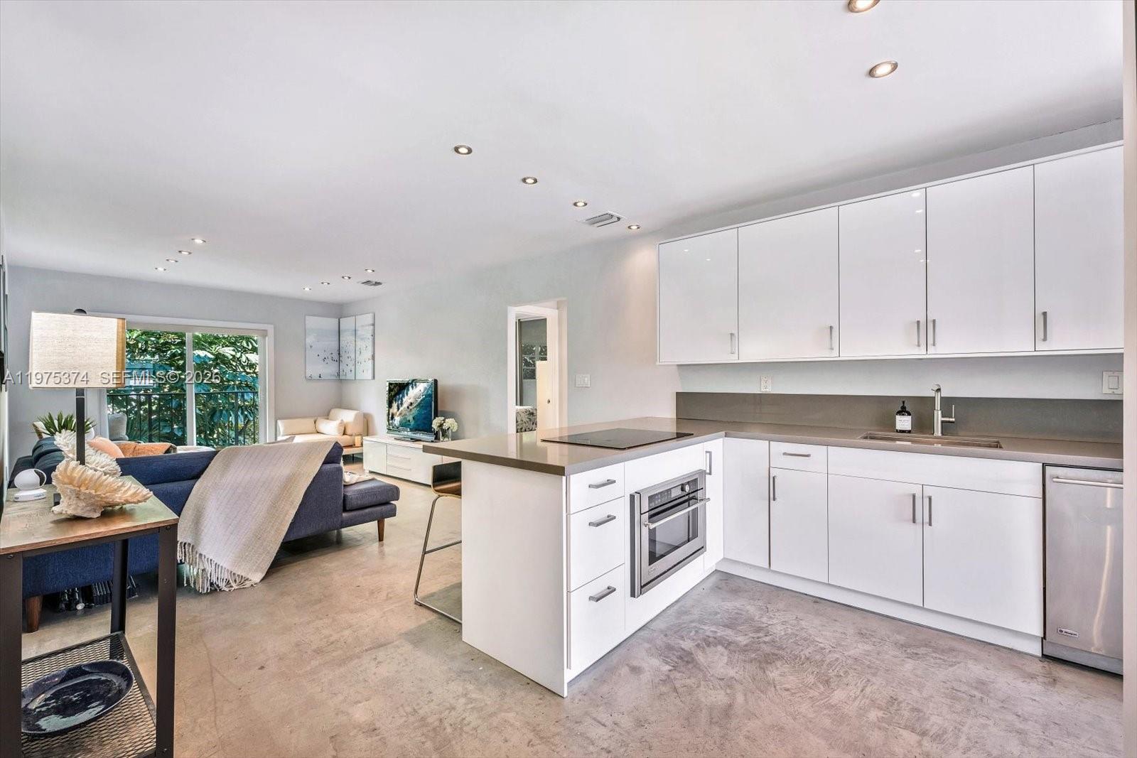 ROYAL PALM VILLAS CONDO - Residential