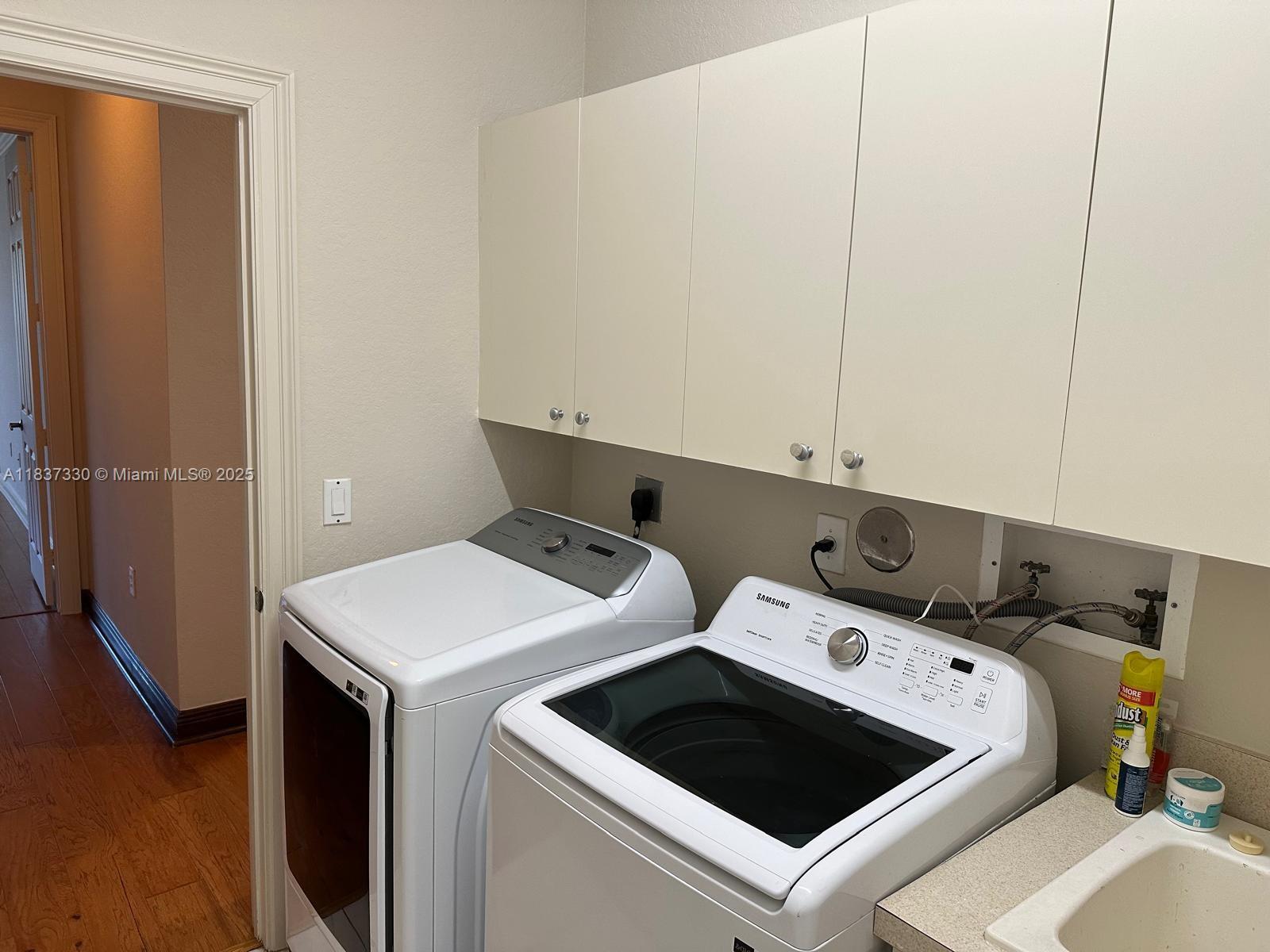 SUNSET LAKES PLAT THREE - Residential Lease