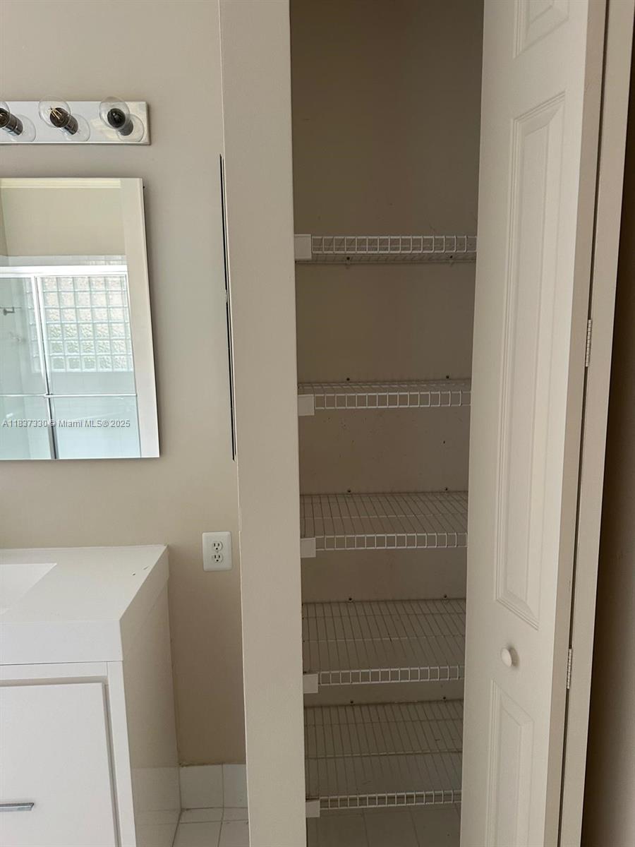 SUNSET LAKES PLAT THREE - Residential Lease