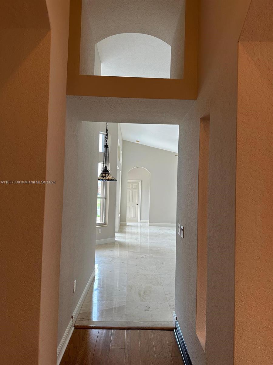 SUNSET LAKES PLAT THREE - Residential Lease