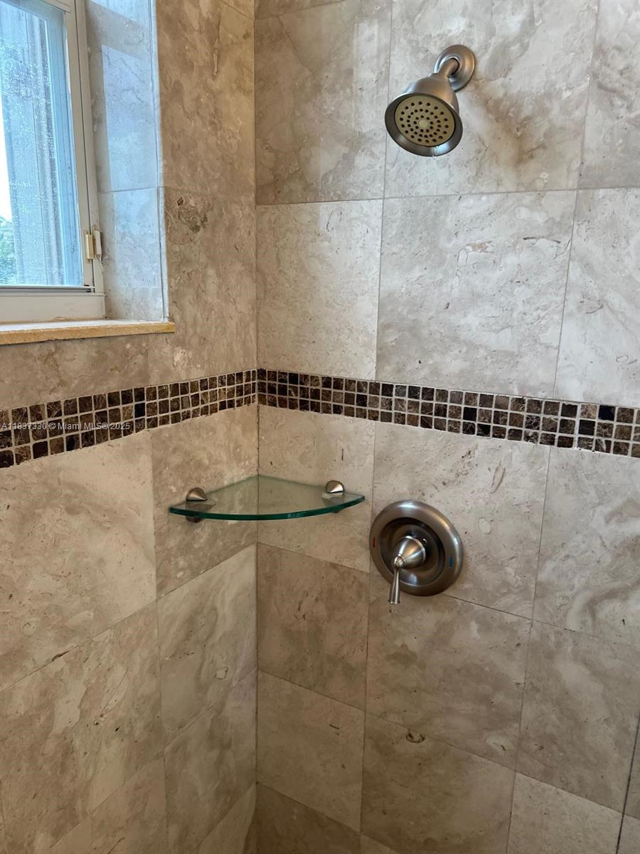 SUNSET LAKES PLAT THREE - Residential Lease