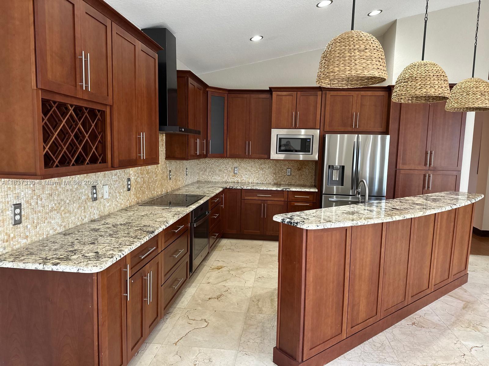 SUNSET LAKES PLAT THREE - Residential Lease