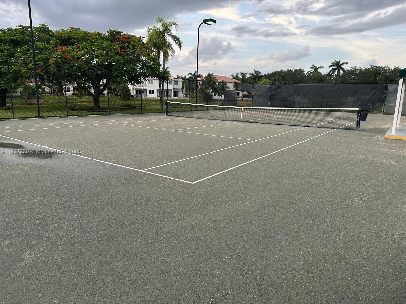 SUNSET LAKES PLAT THREE - Residential Lease