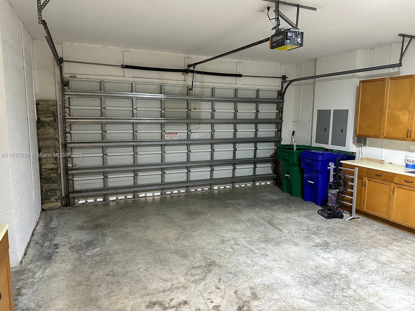 SUNSET LAKES PLAT THREE - Residential Lease