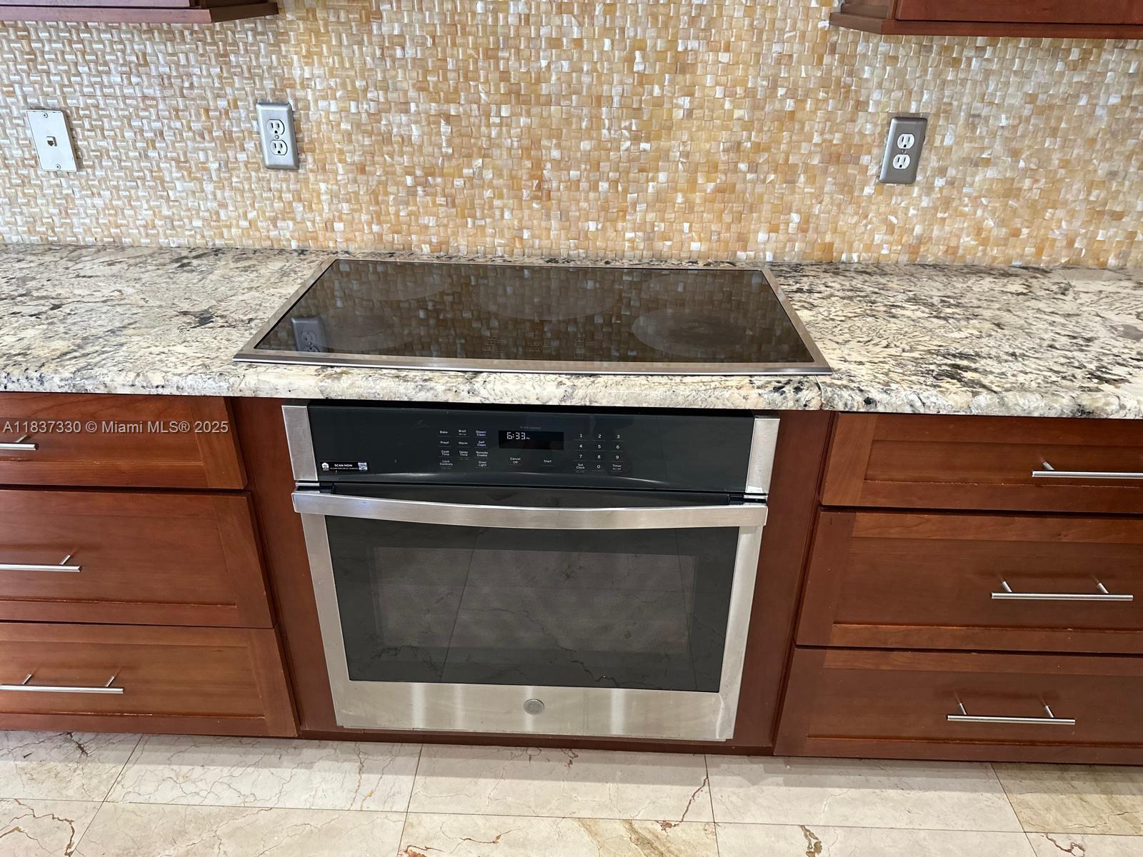 SUNSET LAKES PLAT THREE - Residential Lease