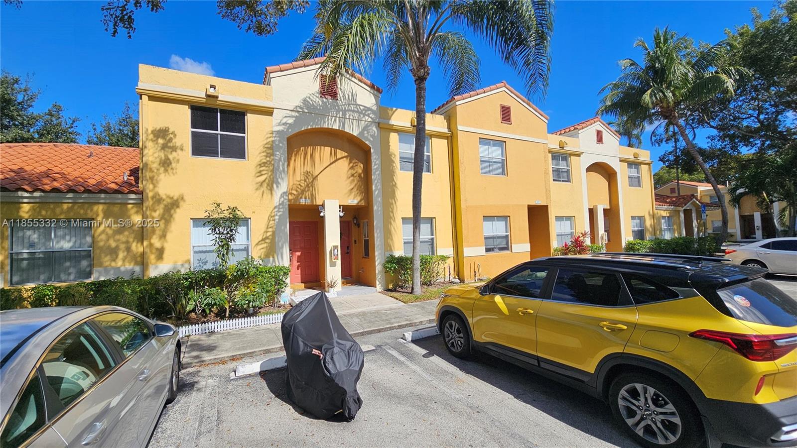 NICE TOWNHOUSE. 2 MASTERS BEDROOMS WITH 2 BATHROOMS IN 2nd FLOOR + 1/2 BATH. WASHER & DRYER IN UNIT. VYNIL FLOORS UPSTAIRS, NEW AC, TILE FLOORS DOWNSTAIRS. QUIET COMMUNITY, LAKE, GREAT LOCATION,CLOSE TO PARKS, SHOPPING AND CLOSE TO 595, 869 AND TURNPIKE. COMPLEX HAS A NICE POOL AND IS ACROSS THE STREET OF A NEW CITY OF SUNRISE PARK, THAT INCLUDED A MINI WATERPARK FOR KIDS. ASSOCIATION REQUIRES APPROVAL. CREDIT SCORE 600 OR ABOVE. TENANT OCCUPIED UNTIL AUG 31. AVAILABLE TO SEPT 1. TO SHOW TEXT LA TO REQUEST 24 HRS IN ADVANCED.