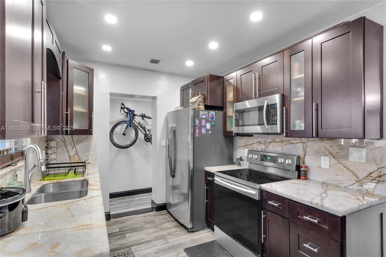 ODELL MANORS - Residential