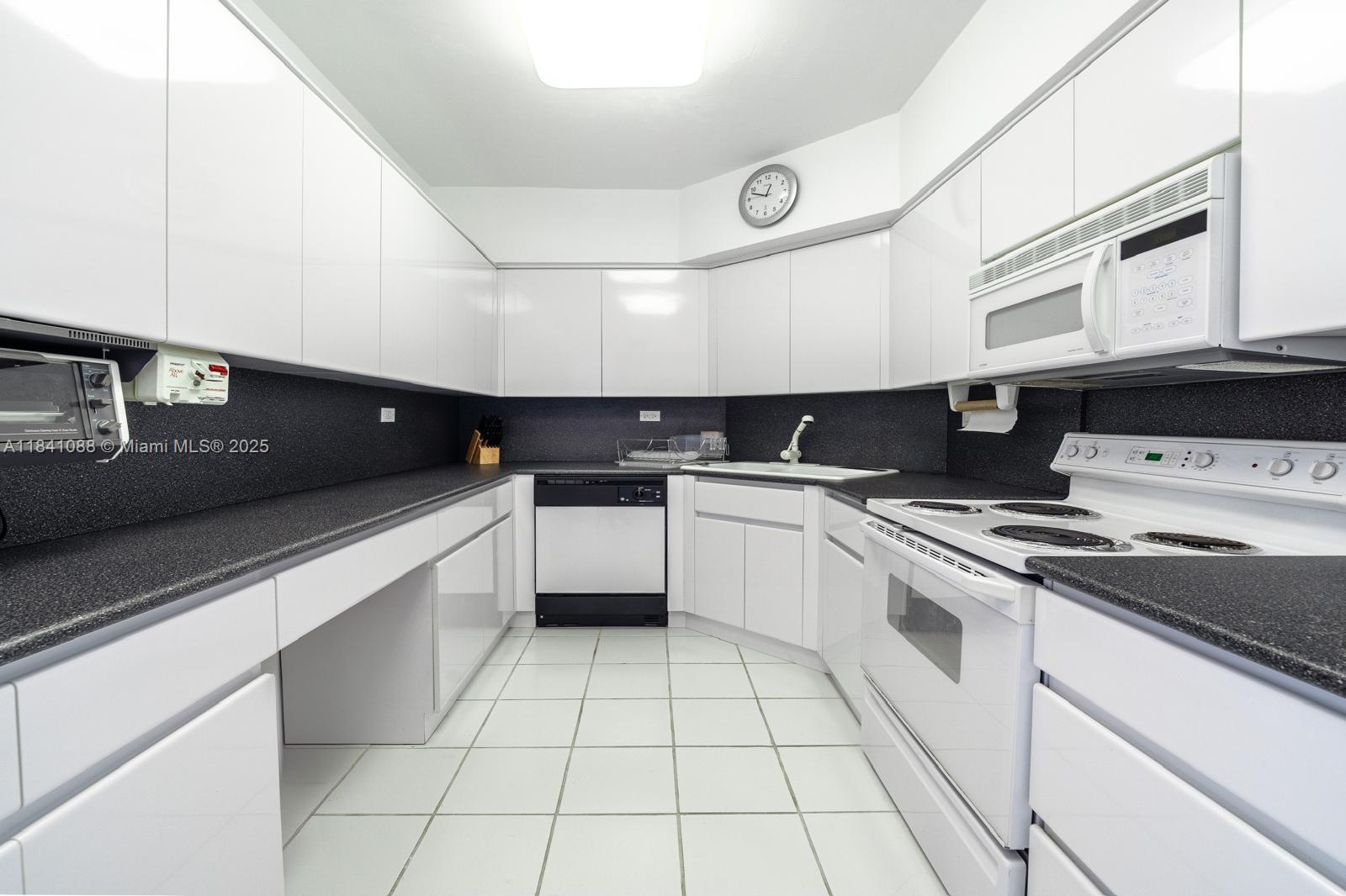 1408 Brickell Bay Dr 1415