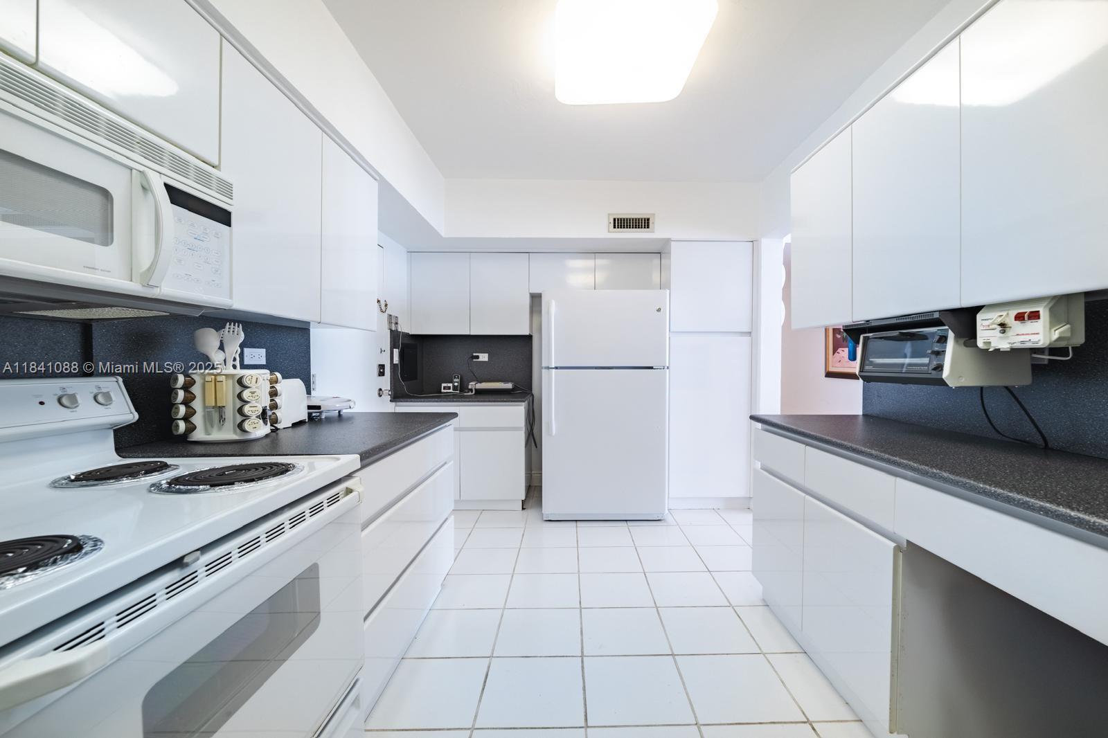 1408 Brickell Bay Dr 1415