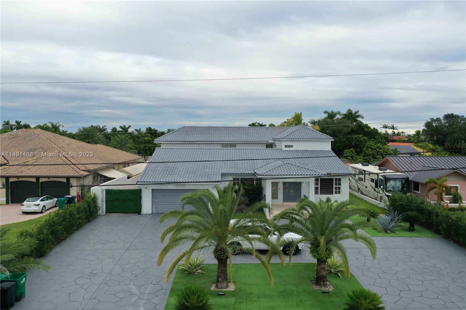 DONT MISS THIS OPORTUNITY TO OWN THIS MANSION ON ONE OF MIAMI MOST DESIRABLE NEIGHBORHOODS, WONT LAST .......