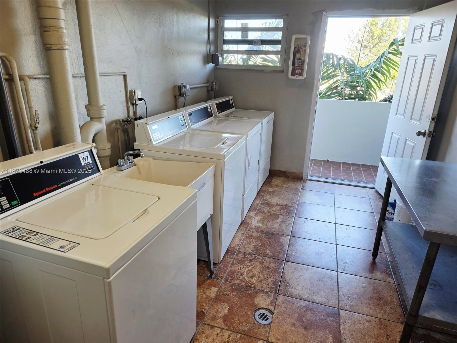 JADE WINDS GROUP-DAISY GA - Residential