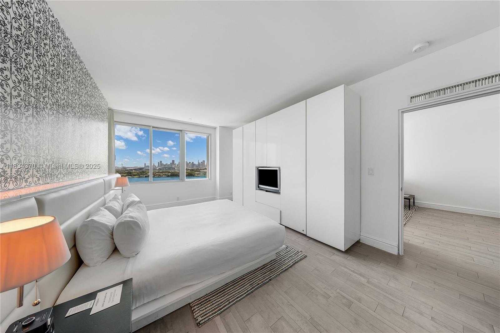 1100 West Ave 1614