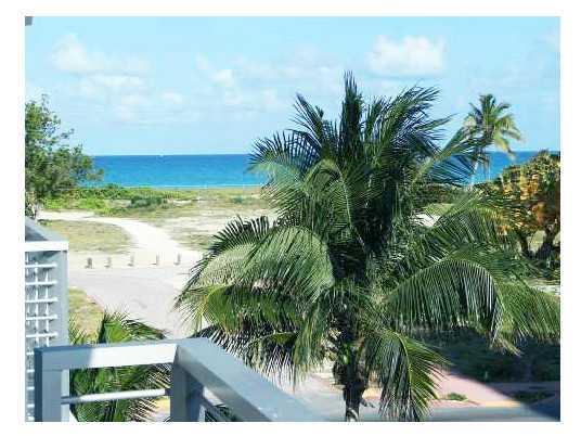 One year lease. State of the art unit in charming small condo. Concrete floors, heigh ceilings loft style. pool on the roof. one block from the beach. huge closets, washer / dryer in the unit. Stainless steel applicances. Available from december 1st.. 24 -hour notice. Call or text LA.