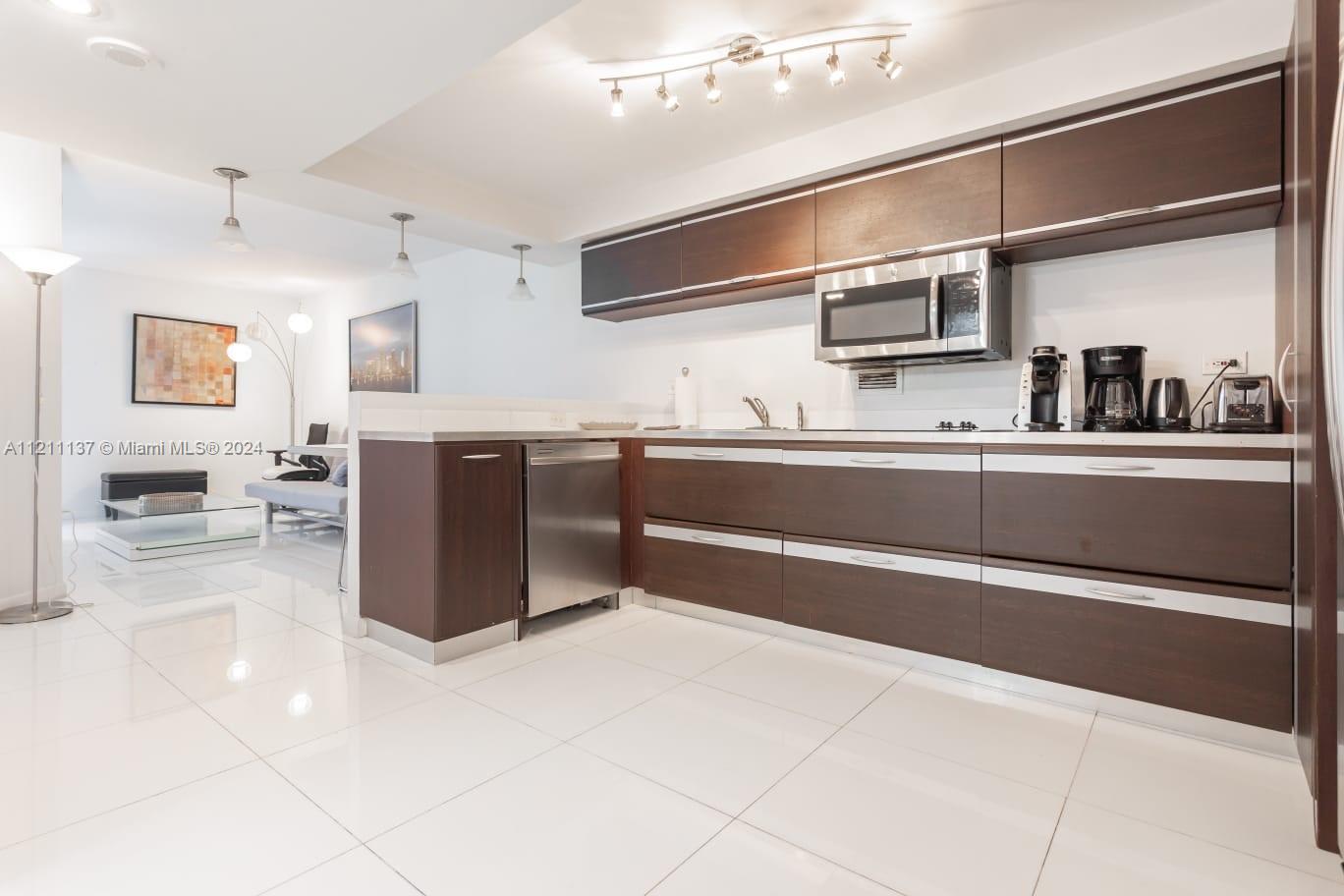 RONEY PALACE CONDO - Residential Lease