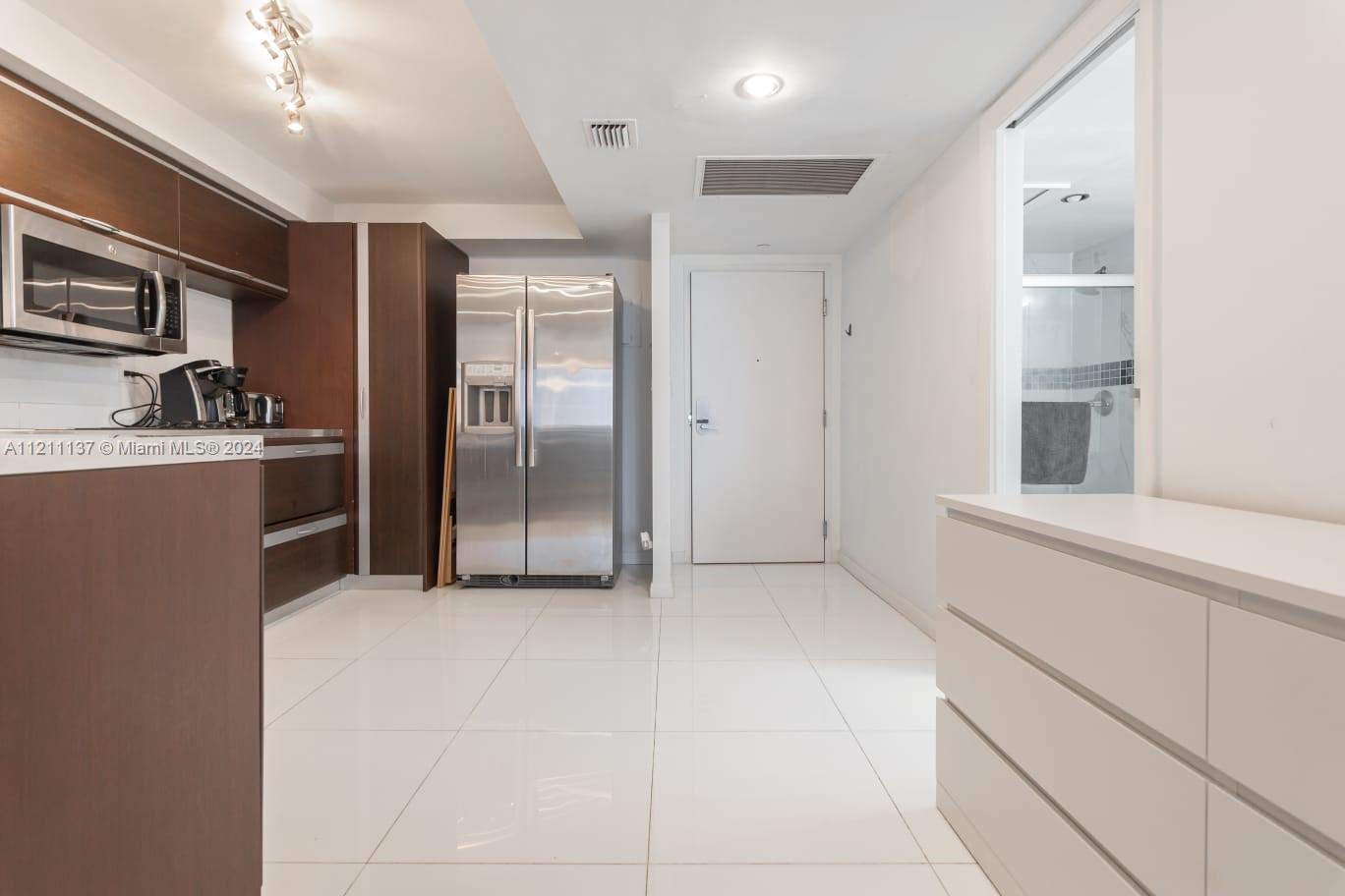 RONEY PALACE CONDO - Residential Lease