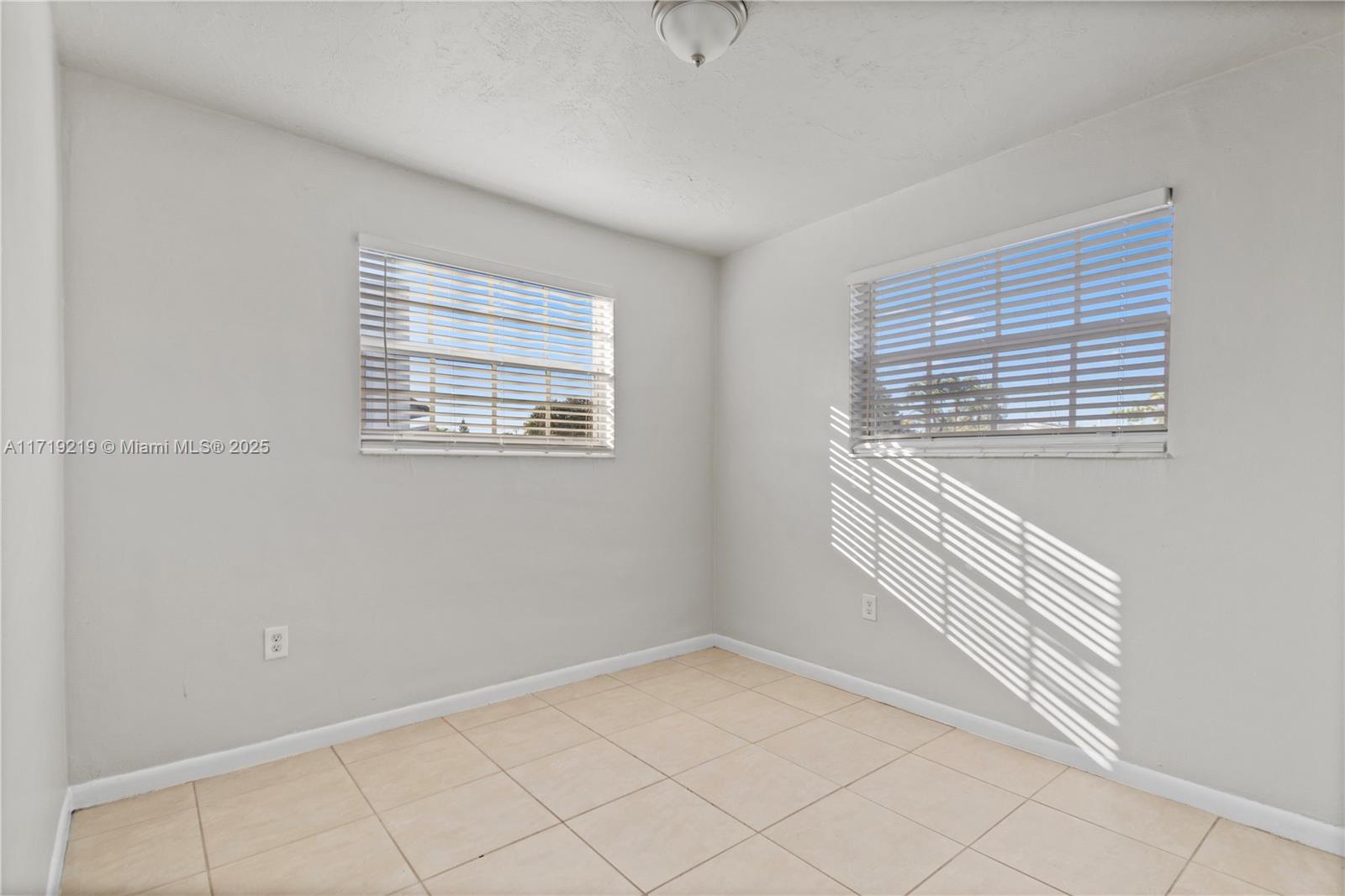 SO MIAMI HEIGHTS ADDN V - Residential