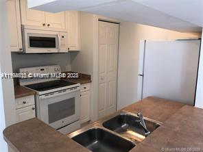 PORTO BELLAGIO CONDO - Residential Lease