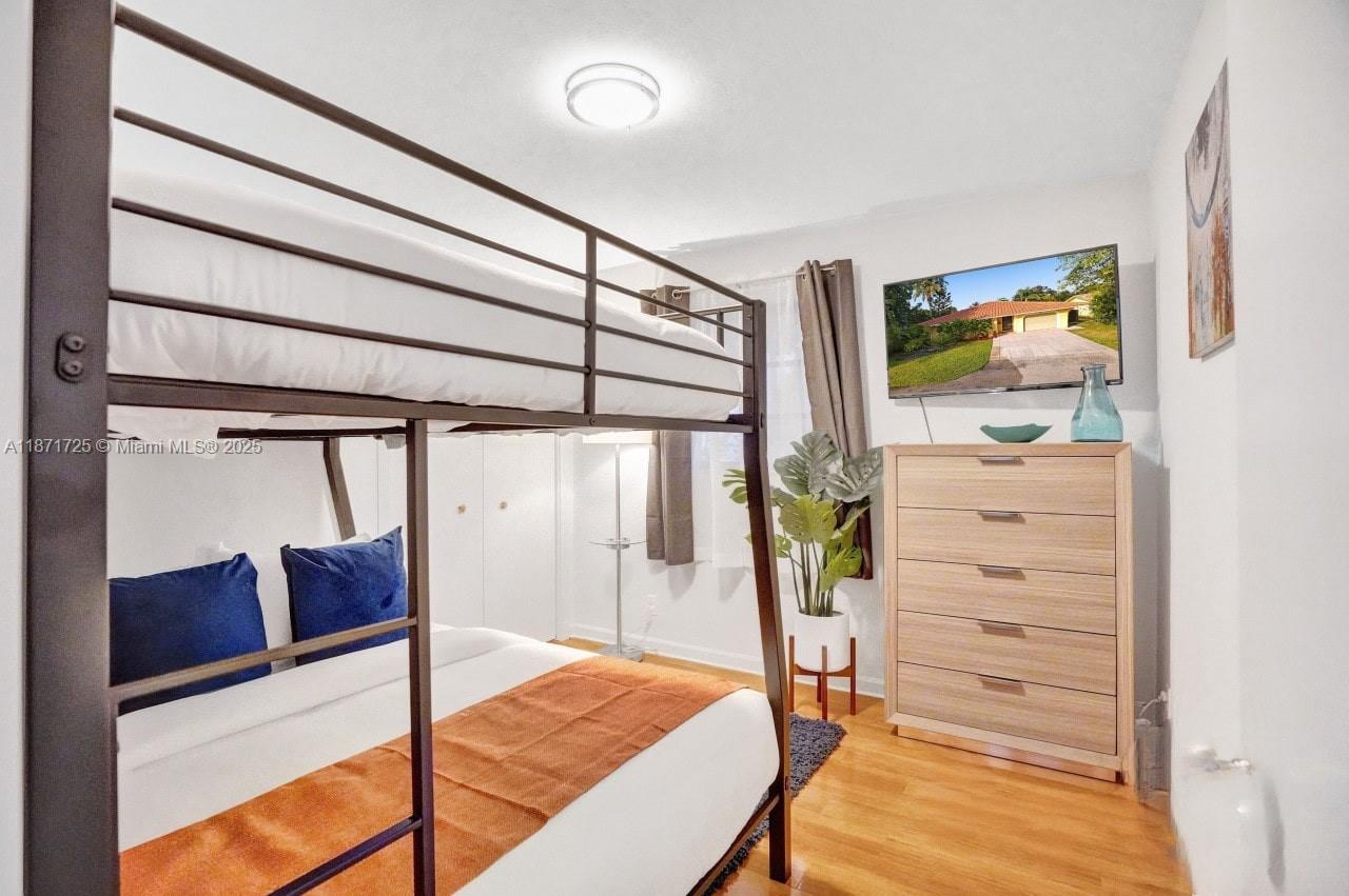 RIVERSIDE COVE - Residential