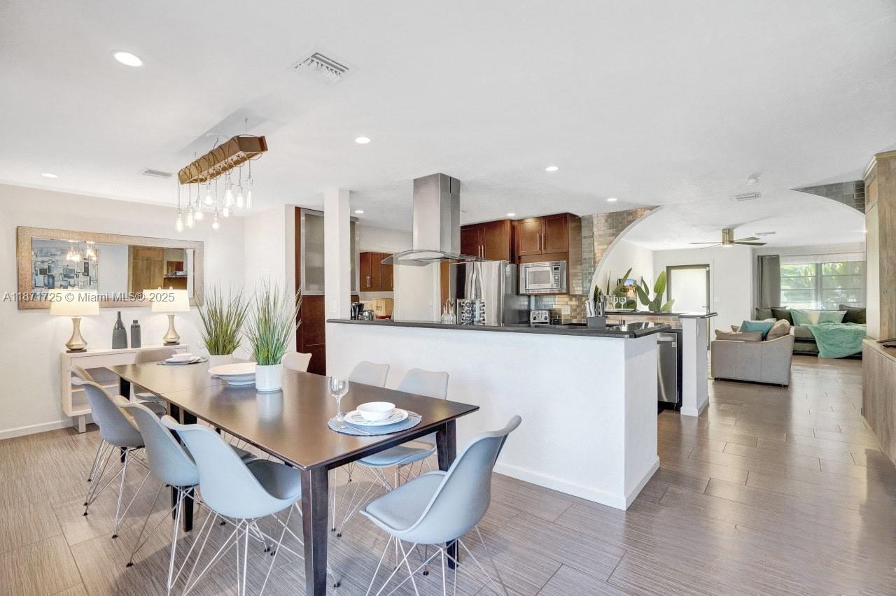 RIVERSIDE COVE - Residential