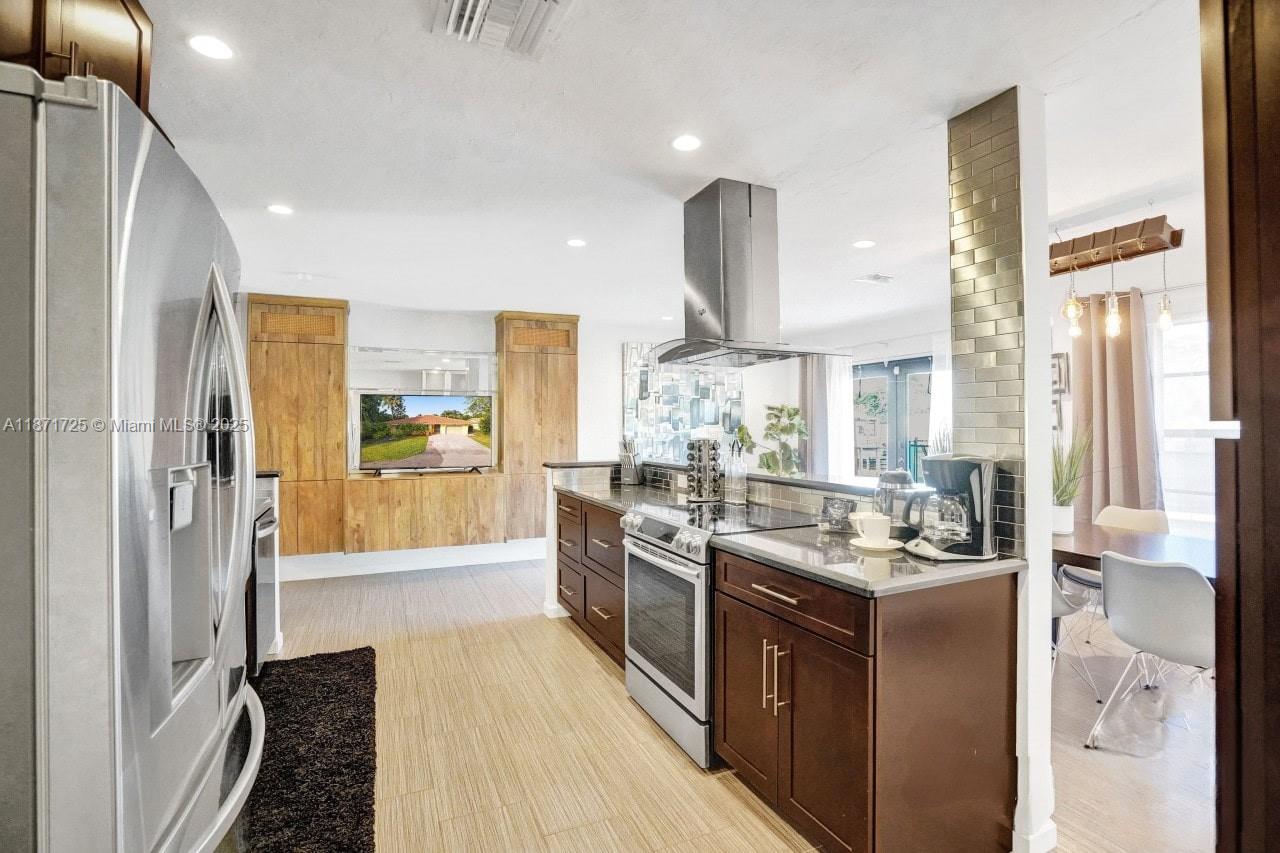 RIVERSIDE COVE - Residential