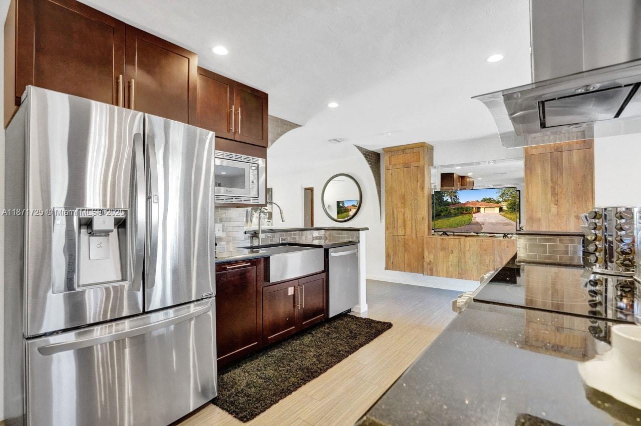 RIVERSIDE COVE - Residential